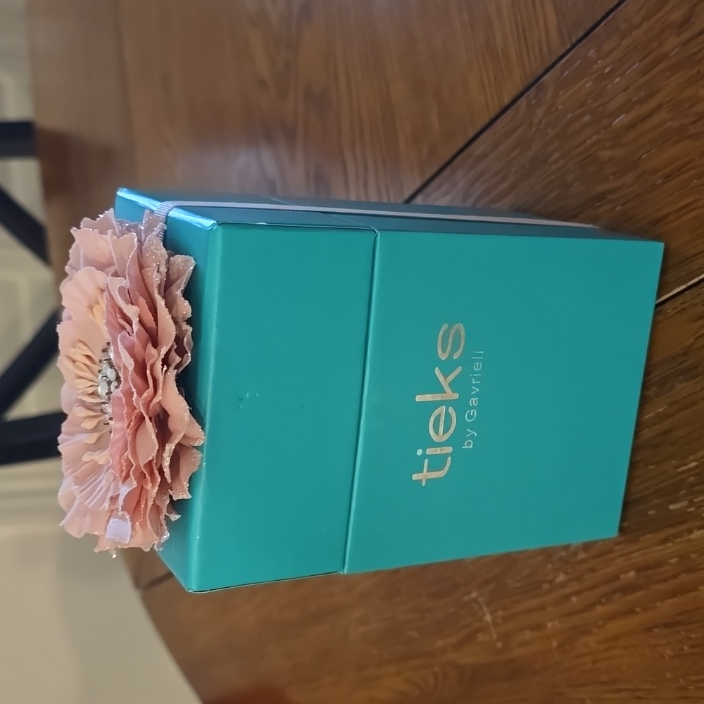 Tieks box and flower topper